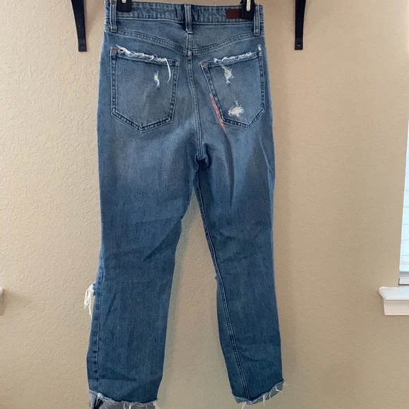 Abercrombie and Fitch Zoe Natural Rise Ankle straight leg jeans - Picture 2 of 6